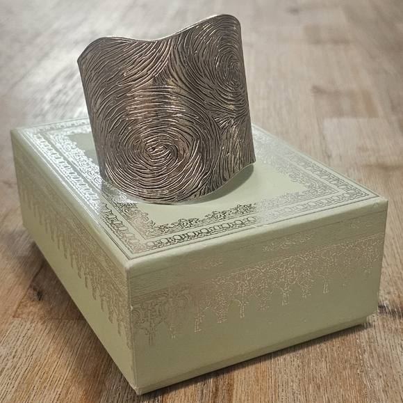 Vintage Mid Century Carved Modern Wide Open Cuff Bracelet Spiral Design. - Picture 8 of 8